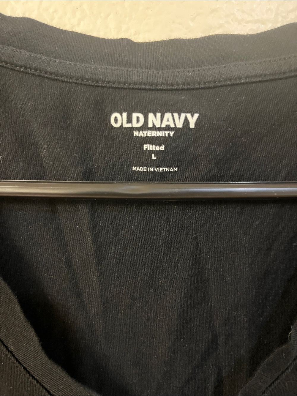 Old Navy Maternity Black V-Neck Short Sleeve Tee - Picture 2 of 3